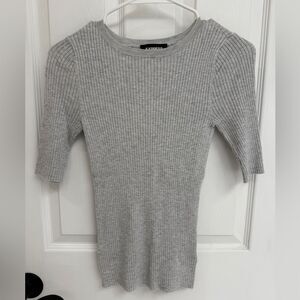 Express Light Gray Ribbed Knit Crew Neck Short Sleeve Sweater Women’s Size Small